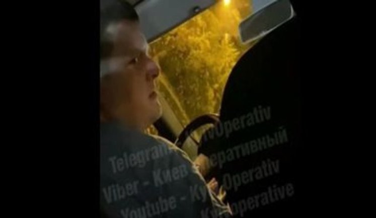 Таксист компанії Uber висадив пасажирку через прохання надягти маску: "Не хочу з вами сперечатися і псувати свій вечір". ВIДЕО