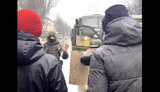 "Оккупанты - домой": В Мелітополі місцеві жителі блокують транспорт військ РФ. ВIДЕО