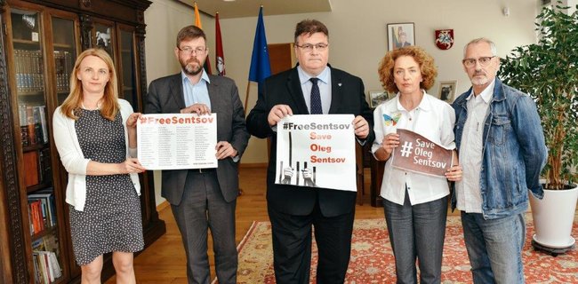 Призываем Россию прекратить нарушения прав человека и немедленно освободить украинского режиссера Сенцова, - Линкявичюс 01