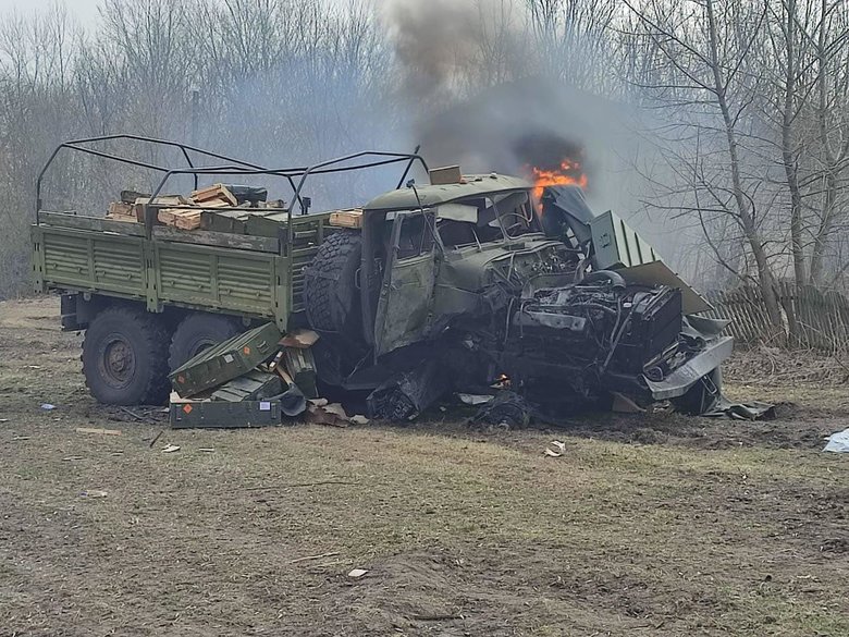 Українські воїни знищили танк, 2 броньованих автомобілі та вантажівку на Сіверському напрямку 04 Українські воїни знищили танк, 2 броньованих автомобілі та вантажівку на Сіверському напрямку 04