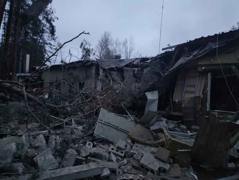 Последствия попадания в пожарную часть в Святогорске: Погиб спасатель Александр Цуркан, выведены из строя машины 05
