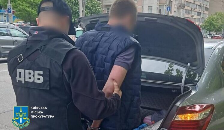 Киевлянина, которого уже судят за "помощь" уклонистам, снова задержали за переправку военнообязанных в Молдову, - прокуратура. ФОТО