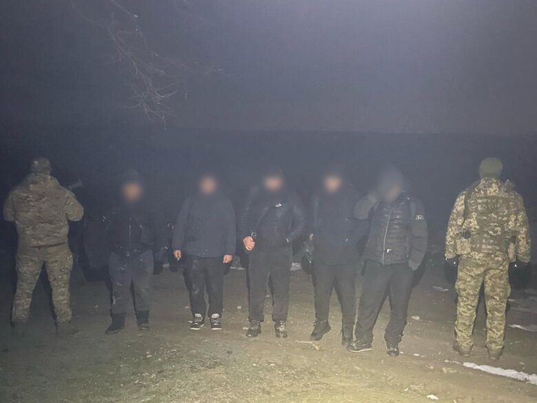 затримали п’ятьох порушників кордону