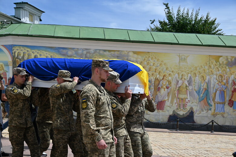 У Києві попрощалися із військовим фотографом Арсеном Федосенком