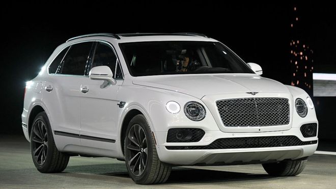 Радник Вітренка купив елітний автомобіль Bentley, в Нафтогазі кажуть, що його звільнили 01