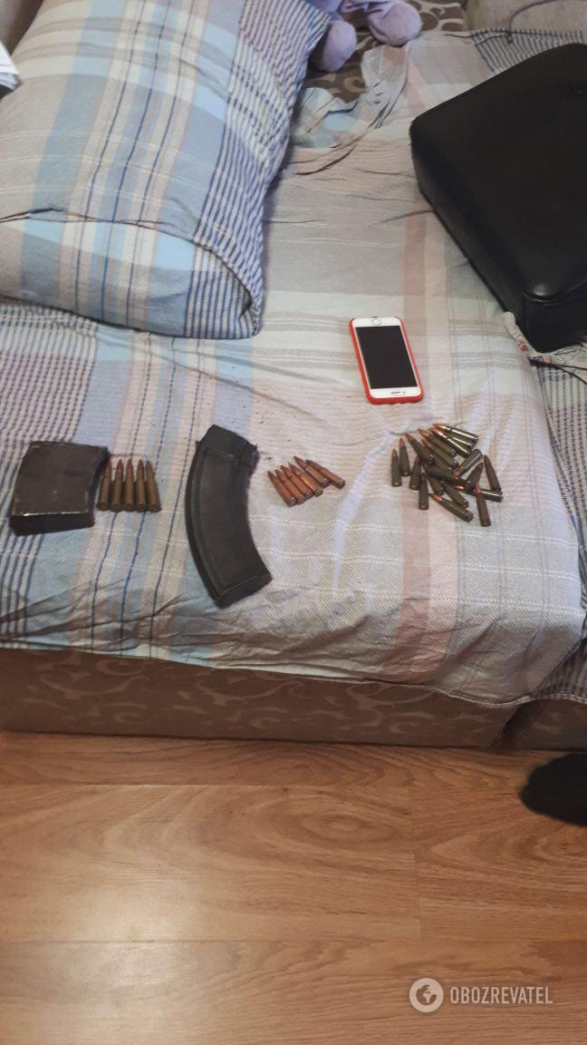 Продовжуючи справу великого жовтня: подробиці обшуків СБУ у Симоненка і КПУ 03