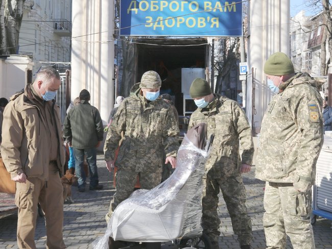 У рамках гуманітарної ініціативи Допомога Схід військово-медичним закладам Одеси передали обладнання на майже 800 тис. грн, - Наєв 01
