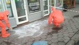 Рядом с остановкой общественного транспорта во Львове обнаружили почти килограмм разлитой ртути. ВИДЕО+ФОТОрепортаж