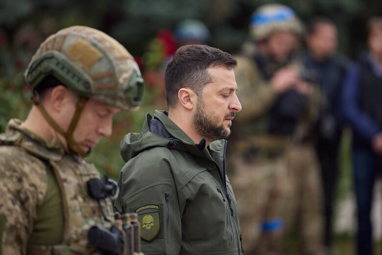 Зеленський приїхав у визволений від російських окупантів Ізюм 06