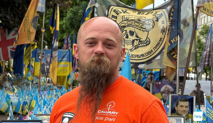 Ветеран війни Сергій Янюк, який голодує на Майдані, влаштував сутичку з поліцією через затримання друга-активіста. ВIДЕО