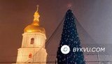 Елку на Софийской площади украсили звездой вместо шляпы. ФОТО