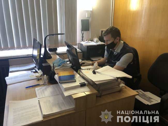Поліція проводить обшуки в міськраді Миколаєва 01
