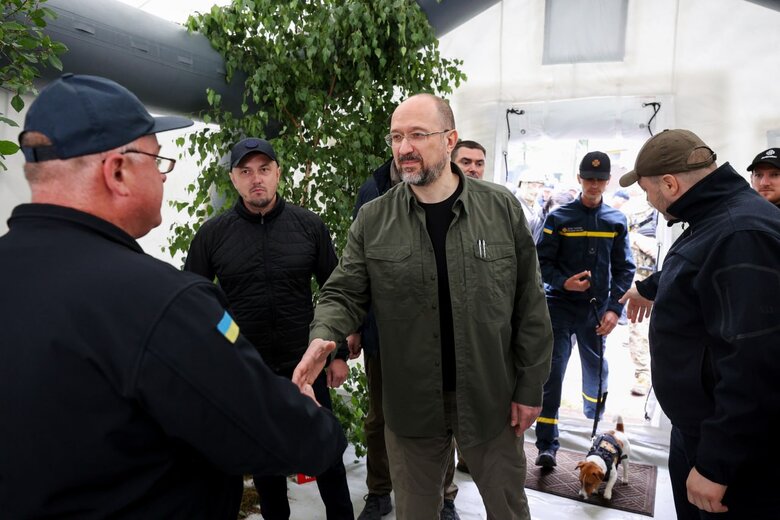 Шмигаль нагородив саперів, які займаються розмінуванням Чернігівщини 01