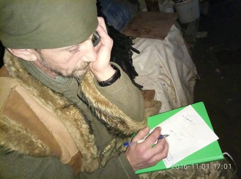 Доброволець Сім’янин У 2016 році з донькою по телефону з бліндажа вирішував задачки.