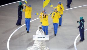 Россиянка несла табличку Украины на церемонии открытия Олимпиады-2026, - AP. ФОТО