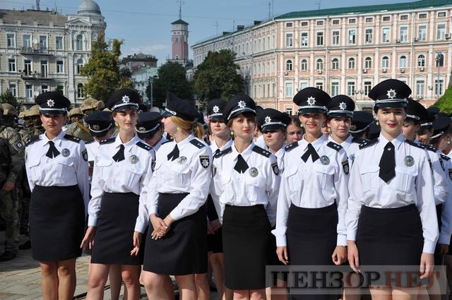 Вручение президентского штандарта и исполнение желания онкобольного мальчика - в Киеве отпраздновали день Национальной полиции 08