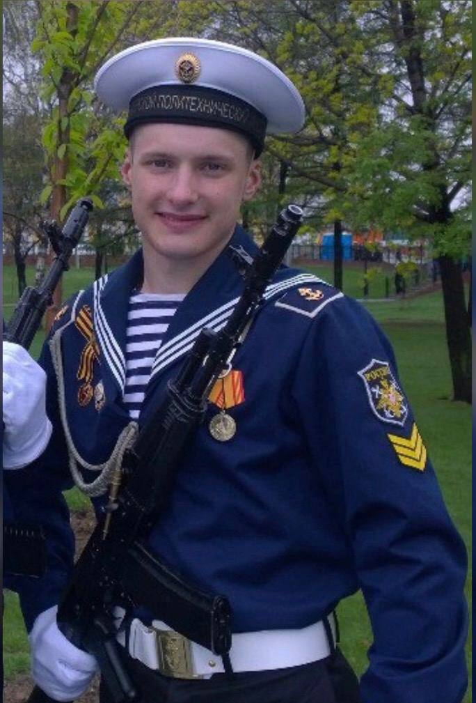 У Росії 24-річний офіцер Чорноморського флоту Чистяков зґвалтував дівчину і 30 разів вдарив каменем по голові 02