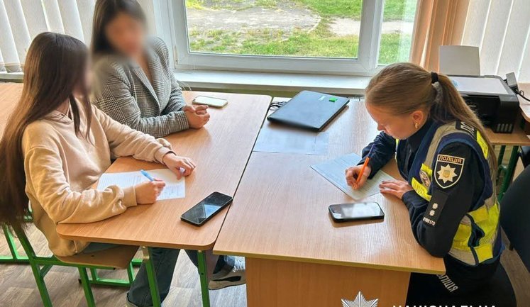 Три школярки побили 15-річну дівчину на території школи у Києві: їхніх батьків притягнули до відповідальності. ФОТО