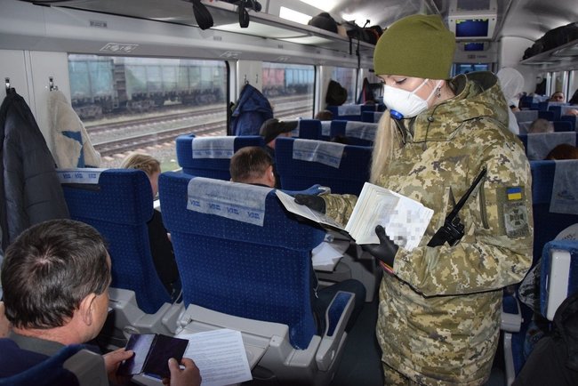 Из Польши 4 поездами вернулось 2,4 тыс. граждан Украины, - Госпогранслужба 01