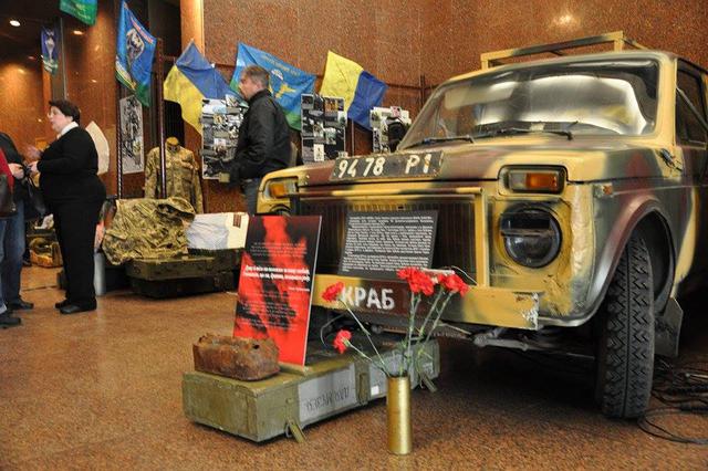 Виставка "Український Схід", присвячена АТО, відкрилася в Нацмузеї історії України у Другій світовій війні 24 Виставка "Український Схід", присвячена АТО, відкрилася в Нацмузеї історії України у Другій світовій війні 24