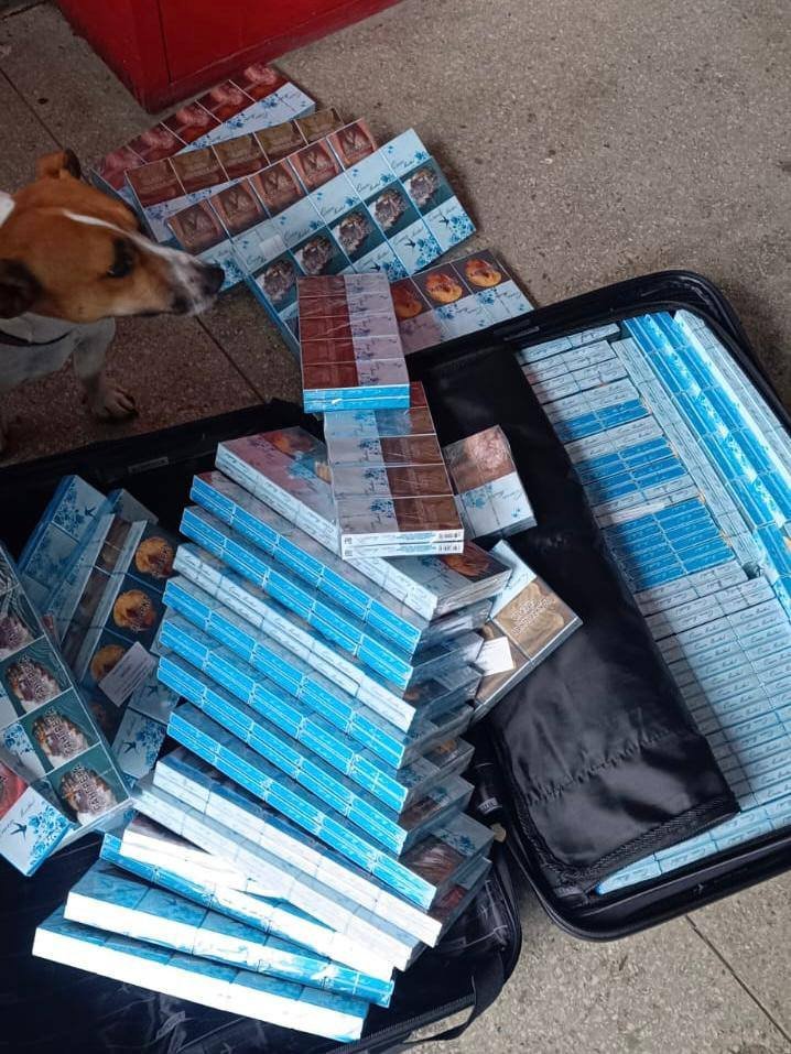 Митники знайшли в одній легковій автівці нелегальних сигарет з України майже на мільйон
