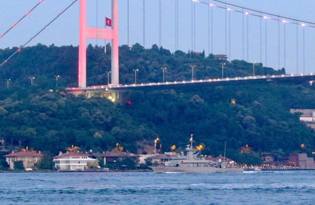 Корабль Daniolos ВМС Греции вошел в Черное море 02