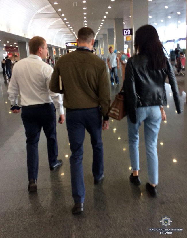 Полиция задержала киевлянок, занимавшихся сутенерством через группы в мессенджерах: Нужна ТОП, инста-girl, обложки, титулы, медийные и т.д. 04