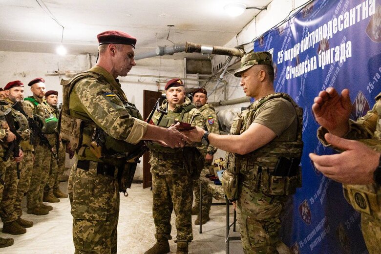 Сирський відвідав воїнів на передовій