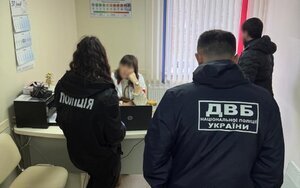 В Одесі лікарка вимагала $4500 у військового за звільнення