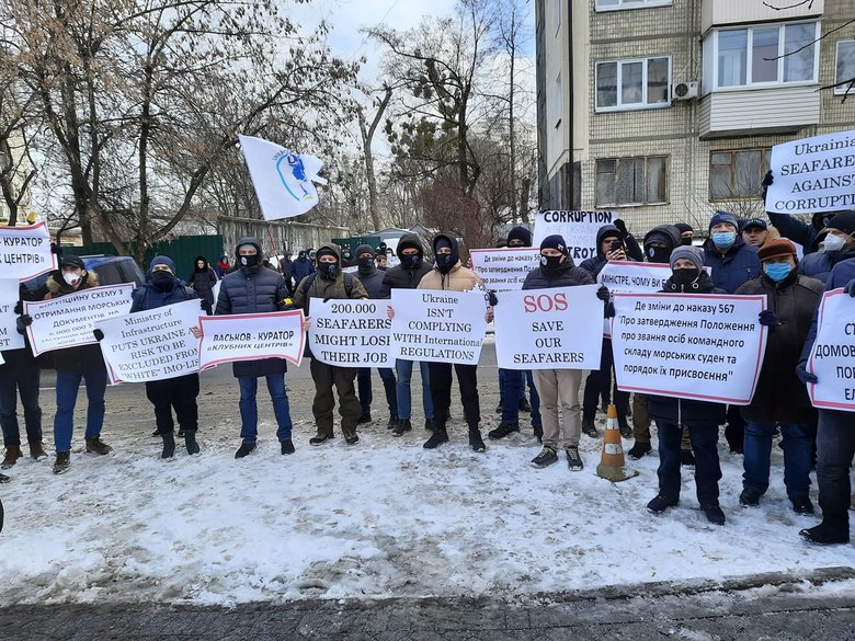 Моряки вышли на митинг под посольство США: Коррупция продолжается. Просим посодействовать в возвращении ситуации в законное русло 01