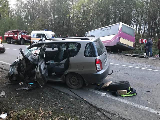 Сімох осіб госпіталізовано внаслідок ДТП на Львівщині, - ДСНС 02 Сімох осіб госпіталізовано внаслідок ДТП на Львівщині, - ДСНС 02