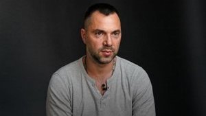 "Єдиний голос" України в ТКГ Арестович називав виборців Зеленського "вульгарними долбой#бами", а його самого - "маріонеткою олігархів", і стверджував, що Єрмак працює на Кремль