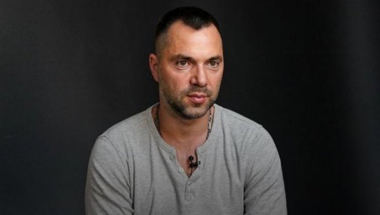 "Єдиний голос" України в ТКГ Арестович називав виборців Зеленського "вульгарними долбой#бами", а його самого - "маріонеткою олігархів", і стверджував, що Єрмак працює на Кремль