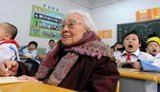 Никогда не поздно: 102-летняя женщина пошла в первый класс. ФОТОрепортаж