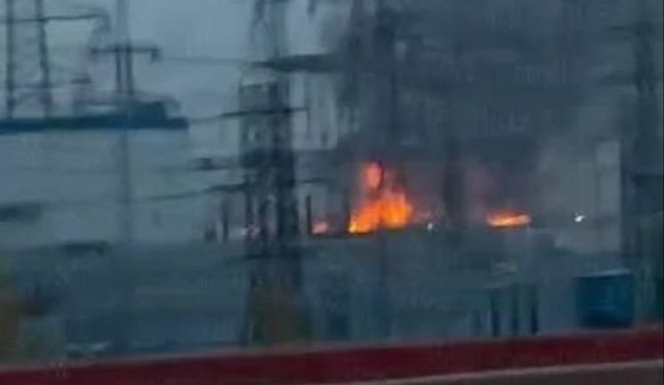 Жители Петербурга засняли удары дронов по объектам города и масштабные пожары