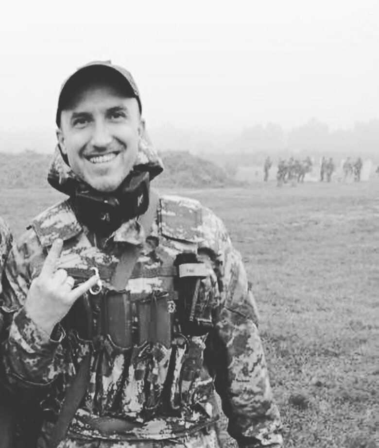 Захисник України Святослав Бурмака, брат співачки Марії Бурмаки, помер від серцевого нападу 01