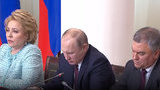"Намалював як курка лапою", - Путін не зміг розібрати свої записи. ВIДЕО