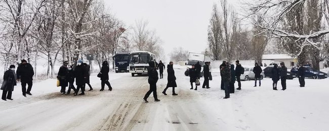 Люди перекрыли дорогу на Харьковщине из-за отсутствия отопления 01