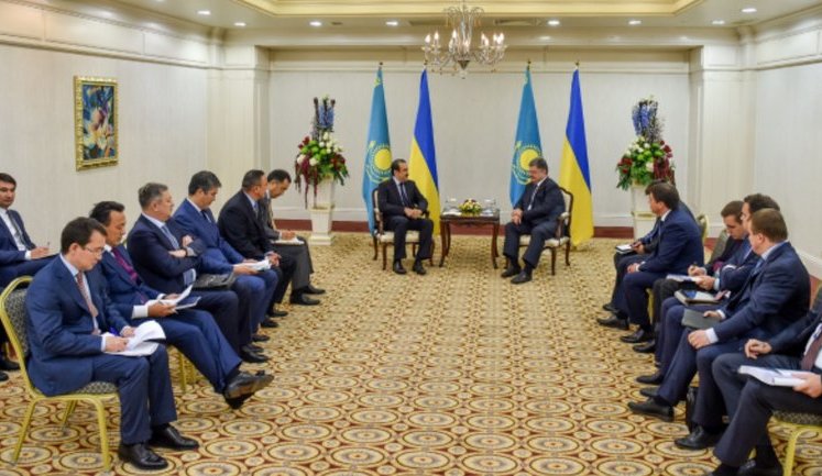 Порошенко обсудил ряд инфраструктурных проектов с премьер-министром Казахстана Масимовым. ФОТО