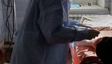 Хирург Дмитрий Ганич остался один проводить операции в Попасной. Ему помогает только одна медсестра. ФОТОрепортаж