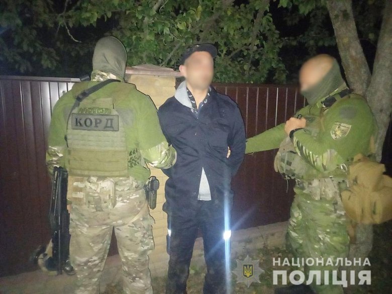 Намагалися здійснити розбійний напад на 74-річного пенсіонера: на Чернігівщині затримано двох псевдополіцейських 03