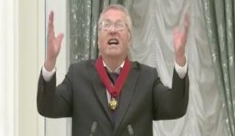 Жириновський написав текст клятви для нових громадян РФ: "Вступаючи в громадянство Росії, я відчуваю невимовний захват"