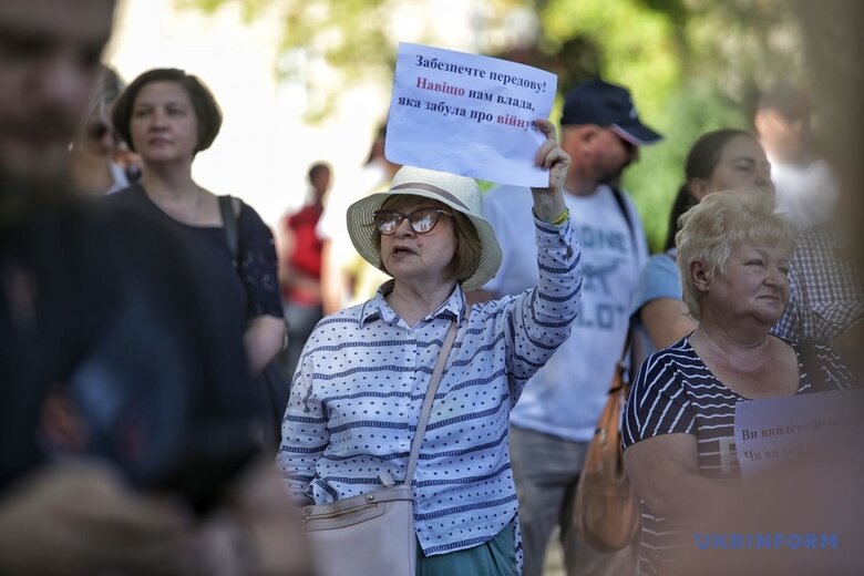 Одесити біля мерії протестували проти ненагальних витрат з бюджету: Досить витрачати гроші на х#йню 03