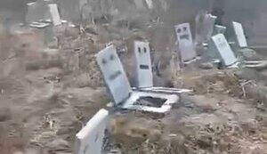 Могилы зэков-"эсвэшников" в РФ: "Их просто так побросали. По 2-3 в яму. Спасибо Владимиру Владимировичу за наше счастливое будущее, нах#й!". ВИДЕО