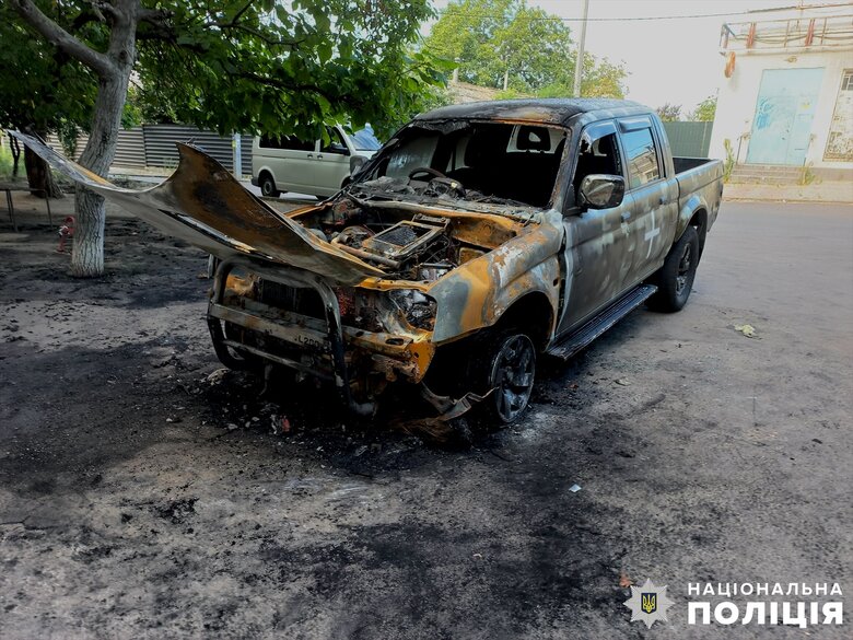 У Миколаєві затримали трьох підлітків, які спалили два авто