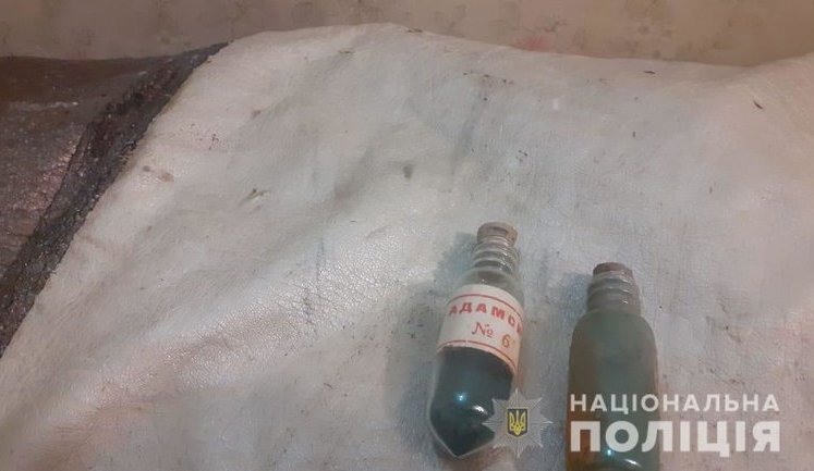 В дымоходе школы в Харькове при ремонте обнаружили боевое отравляющее вещество, - полиция. ФОТО