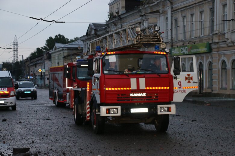 As result of Russian missile hitting residential building in Kharkiv, entrance was completely destroyed 03 As result of Russian missile hitting residential building in Kharkiv, entrance was completely destroyed 03