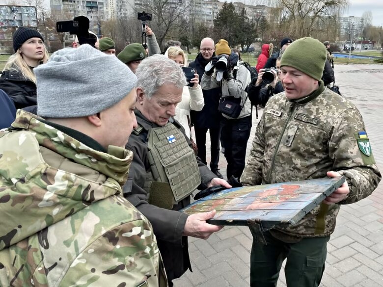 Президент Финляндии Ниинисте посетил Бучу и Бородянку 03