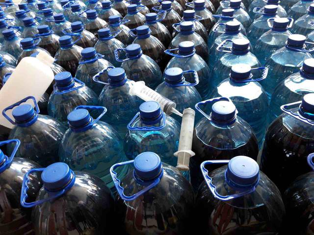 В Черкассах налоговики ликвидировали цех по производству фальсифицированного алкоголя: общая стоимость изъятого около 730 тысяч гривен 02 В Черкассах налоговики ликвидировали цех по производству фальсифицированного алкоголя: общая стоимость изъятого около 730 тысяч гривен 02