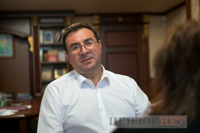 В.о. голови Державної податкової служби Євген Олейніков: Суму в 400 тис. грн держава визнає доходами, які ви могли накопичити. Віримо на слово 09